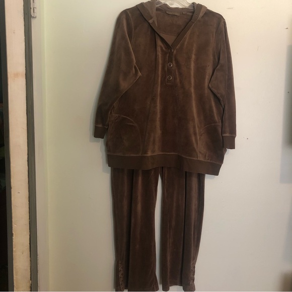 Avenue Velour Tracksuit Hoodie with Button Accents, size 18/20 pants , 26 top. - Picture 1 of 15